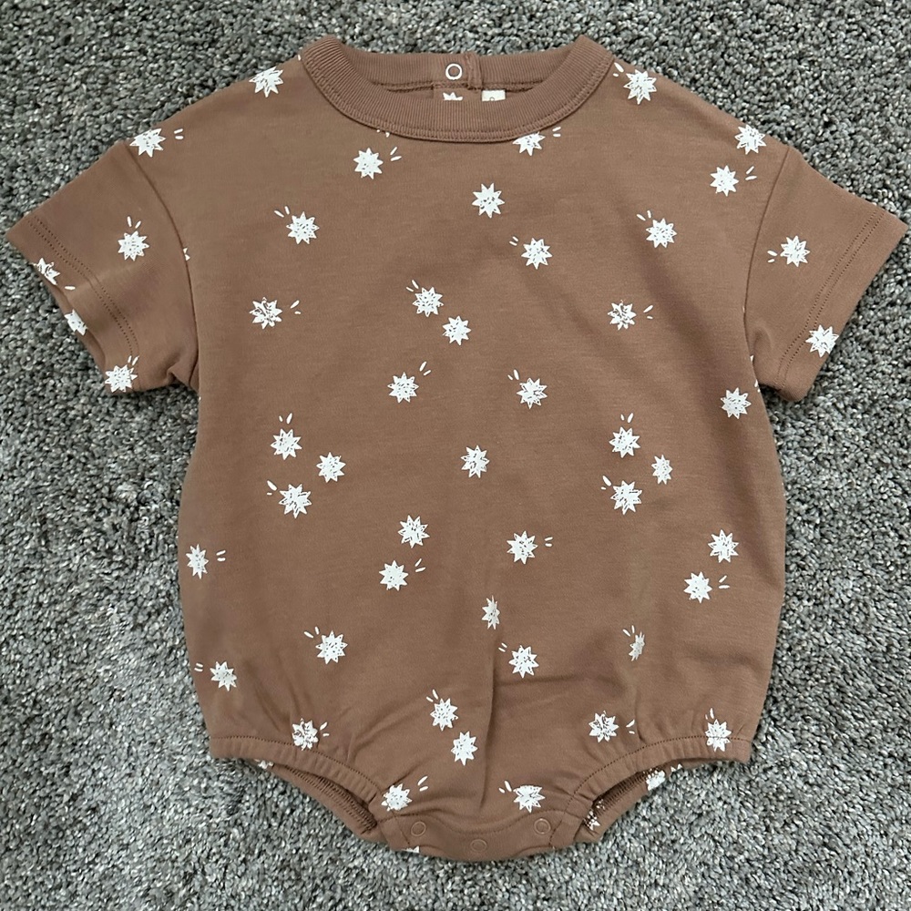 Quincey Mae rust bubble onesie, new without tags, never worn.